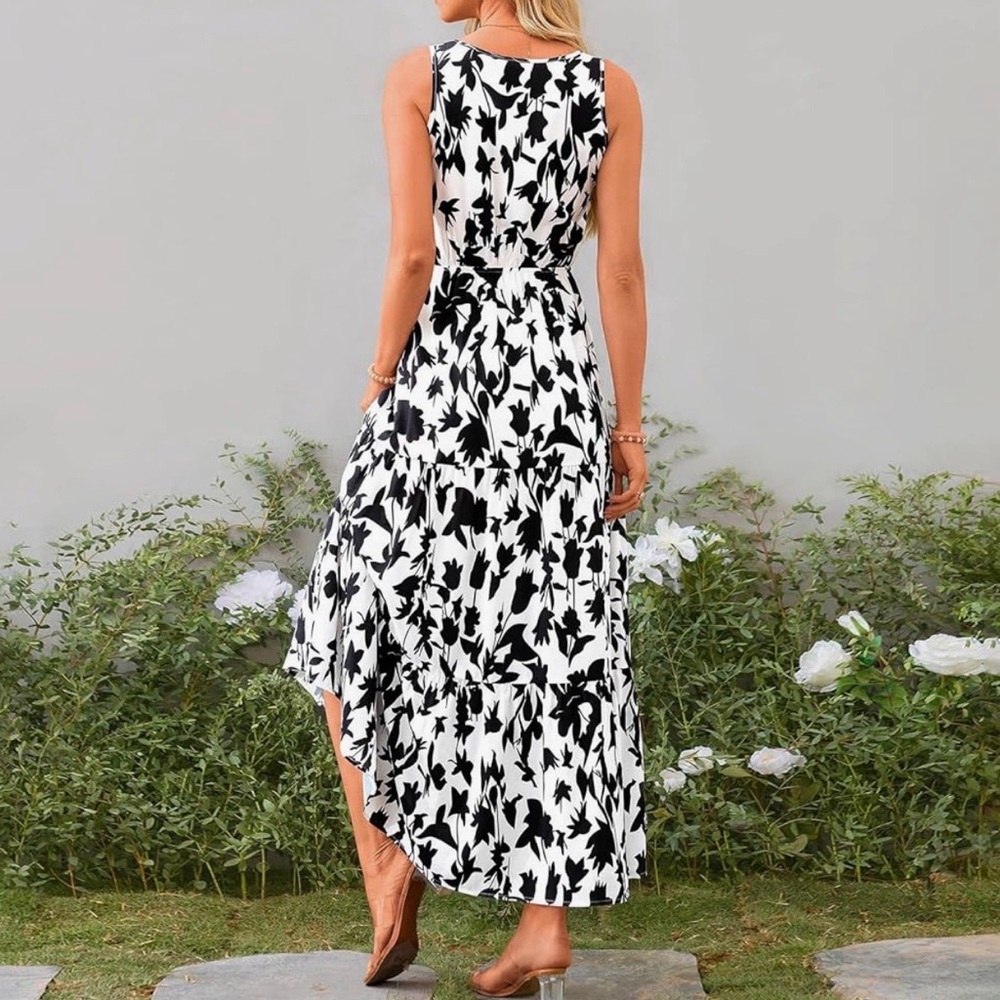 Chic Black and White Floral Maxi Dress - Picture 2 of 4